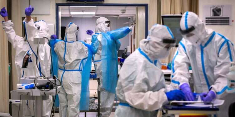 Hospital workers on the COVID unit at Shaare Zedek Medical Center in Jerusalem COVID-19 claims 32 Israeli lives in a week