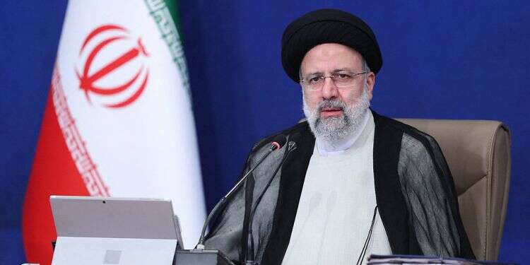 Iran's Raisi, Macron discuss resumption of nuclear talks