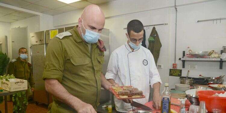 NGOs demand Military Rabbinate stay out of soldiers' choice of food