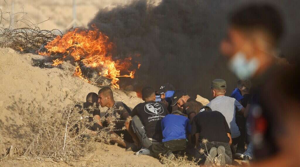 Explosives thrown at troops as Hamas renews border riots