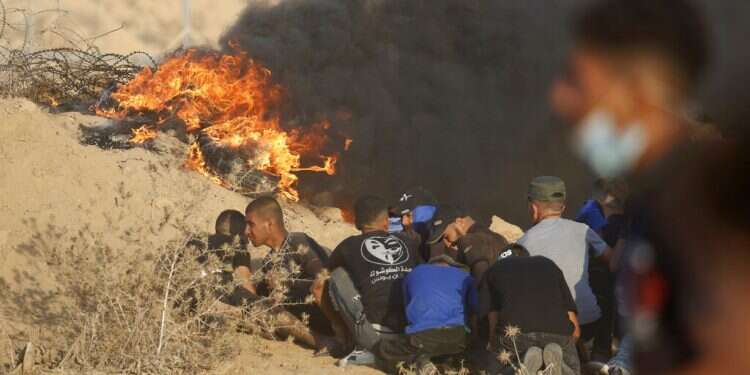 Explosives thrown at troops as Hamas renews border riots