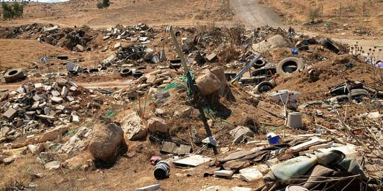 Illegal waste dumps in Negev akin to 'ecological terrorism'