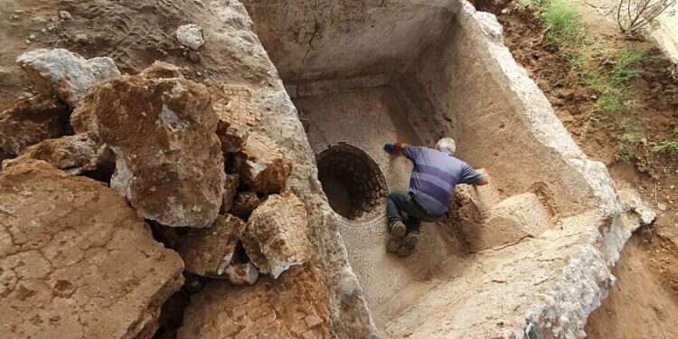The wine vat unearthed at the Ramat Hasharon excavation Tel Aviv suburb was farmland in Byzantine era, excavation reveals