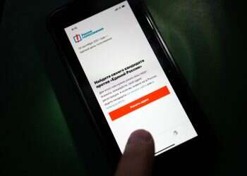 Apple, Google comply with Russian request to remove political opposition app