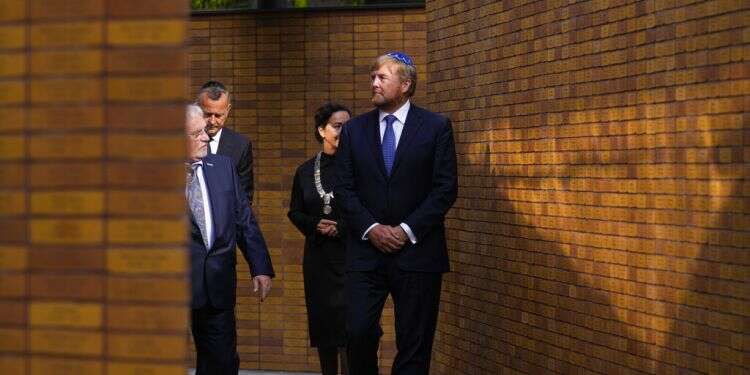 Dutch PM: Holocaust 'black page in our country's history'