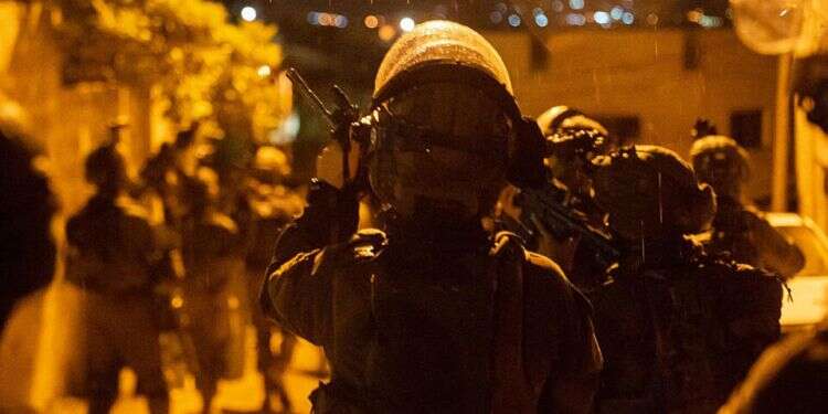 2 soldiers injured in clashes near Joseph's Tomb in Nablus