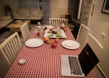 Poll: Half of Israel's Jews would forgo holiday meals to avoid unvaccinated relatives