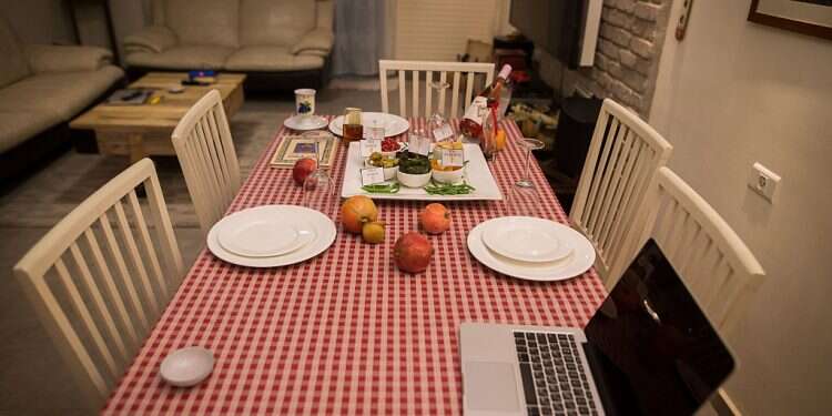 Poll: Half of Israel's Jews would forgo holiday meals to avoid unvaccinated relatives