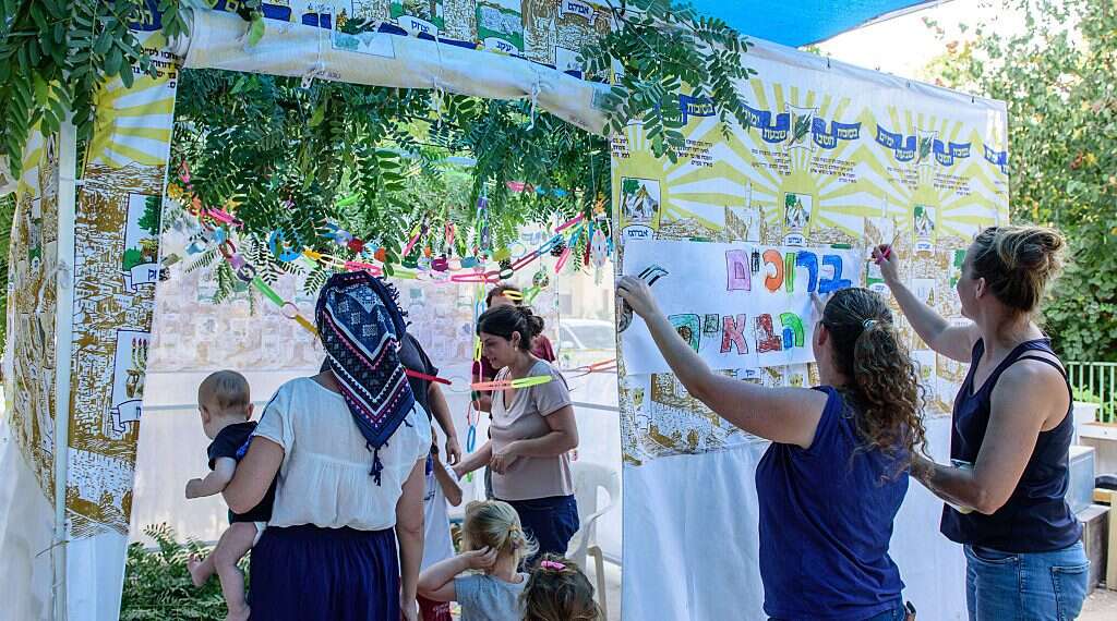 The sukkah and its blessings