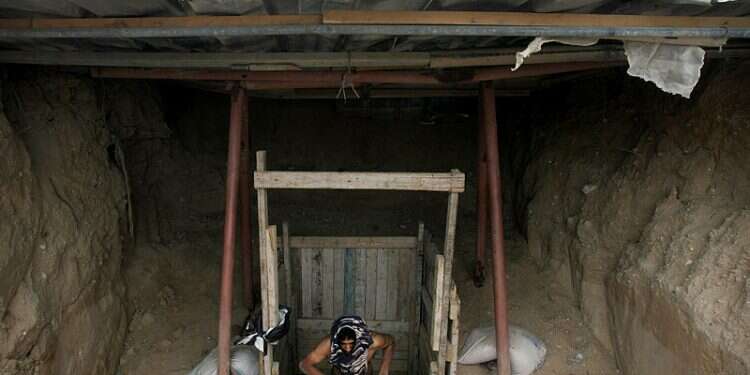 After alleged Egypt gas attack, Hamas recovers 3 bodies from tunnels