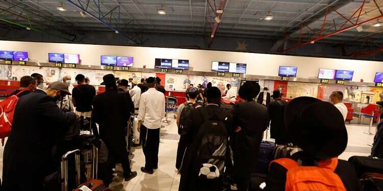 1 out of 10 Uman visitors test positive for COVID