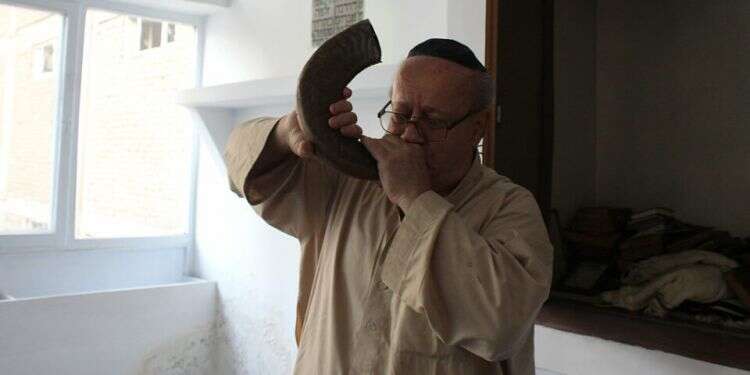 Afghanistan's last Jew leaves after Taliban takeover