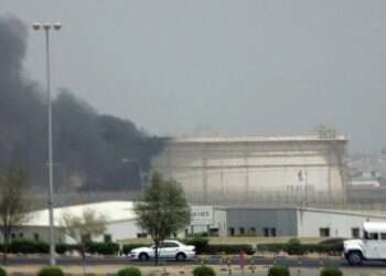 Fire erupts at Kuwait oil refinery; minor injuries reported