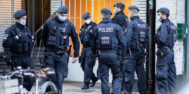 German police officers in Duesseldorf, May 5. 2021 Former IDF soldier assaulted in Berlin