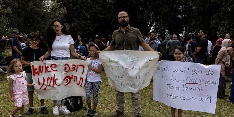 Report: Israel approves reunification for hundreds of Palestinian families