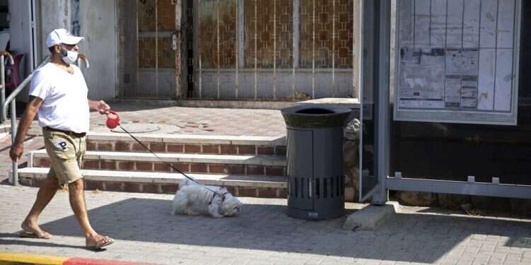 Jerusalem neighborhood activists believe a simple 'thank you' can curb littering