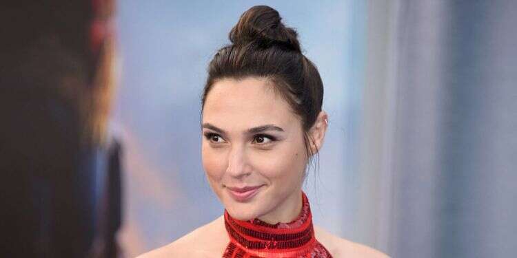 Gal Gadot 'battles injustice' in latest Elle issue