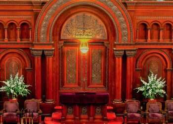 Oldest synagogues in US showcase splendor of faith  