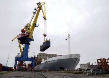 Shipping firms want to cut emissions through technology