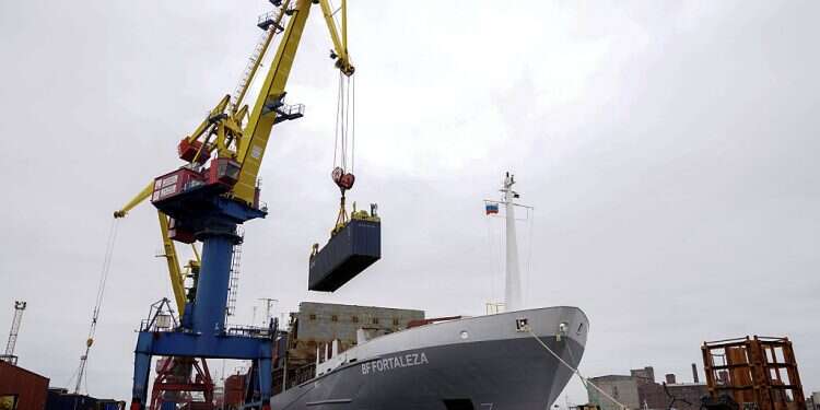 Shipping firms want to cut emissions through technology