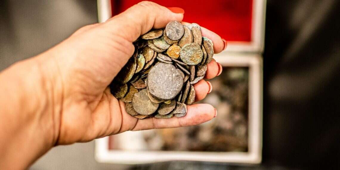 Milhares de moedas antigas recuperadas em invasão à joalheria de Ashkelon