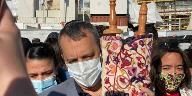 Haredim plan mass protest to prevent Women of the Wall's Kotel service