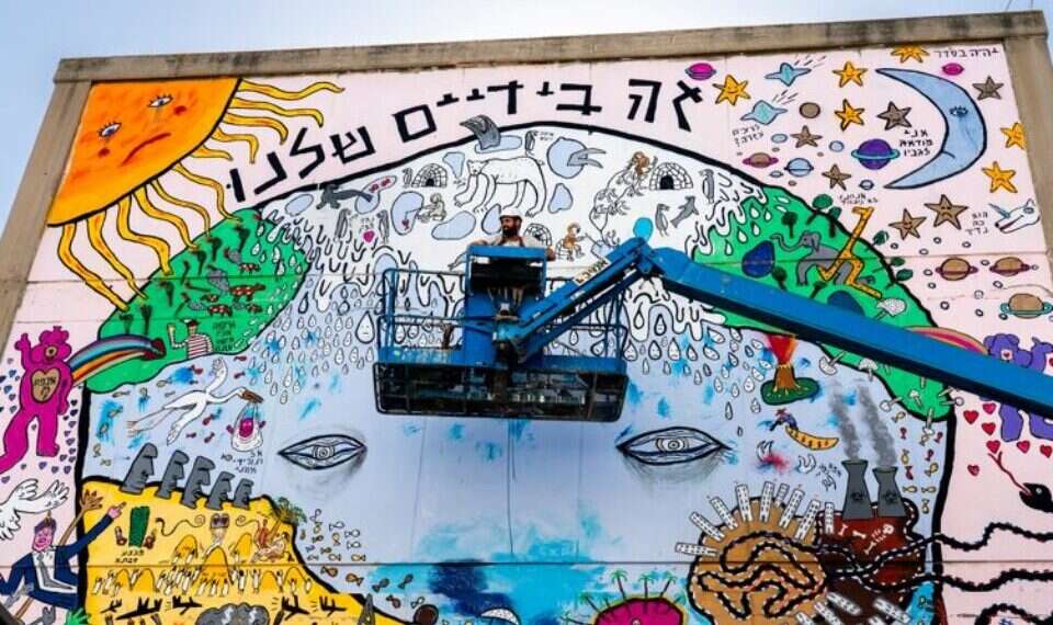 Watch: Israeli artist paints massive mural in Tel Aviv to raise global warming awareness