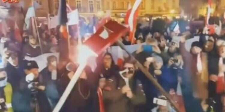 FM Lapid condemns 'horrifying antisemitic incident' in Poland