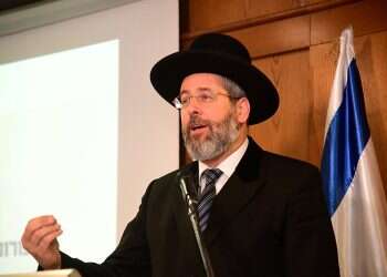 Chief rabbi urges rabbis to work together against conversion reforms