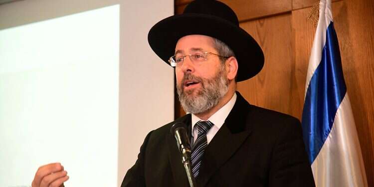 Chief rabbi urges rabbis to work together against conversion reforms