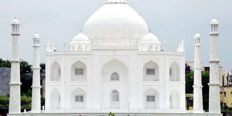 Indian man surprises wife with one-third-sized Taj Mahal replica