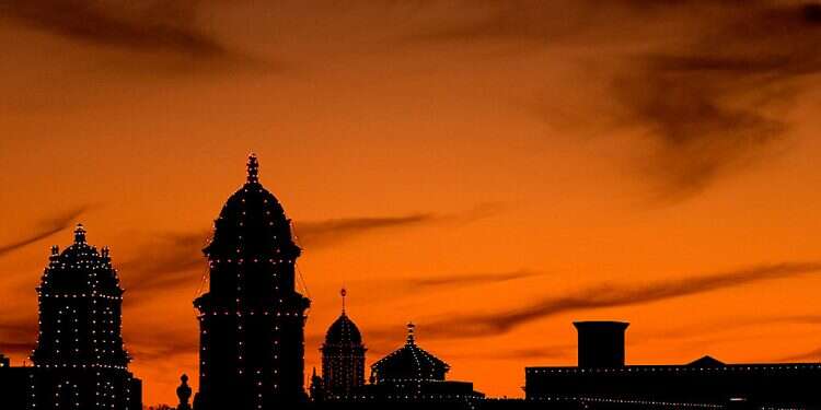 Vandals at large after attack on Kansas City Chabad House