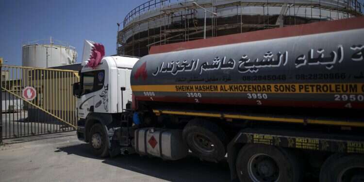Hamas to convert Qatari fuel into pay slips    