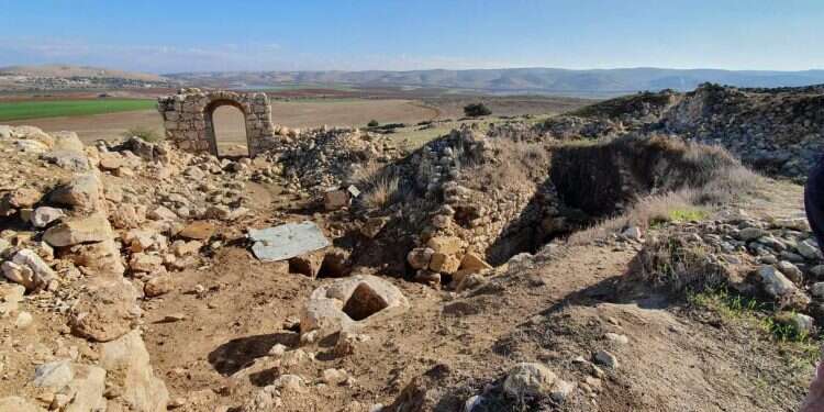 Antiquities thieves busted plundering ancient cave in southern Judea