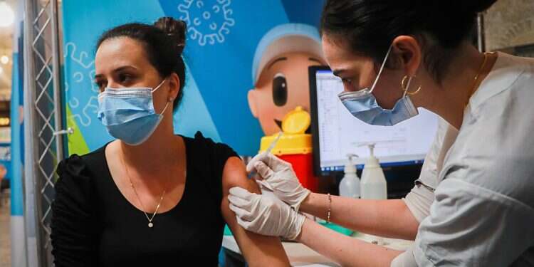 Seeking to combat Omicron, Health Ministry expands vaccination efforts to malls