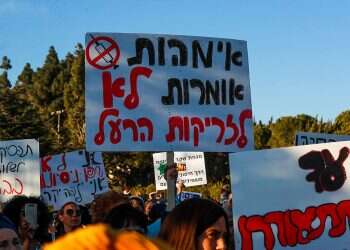 Anti-vaxxers target parents with online intimidation campaign