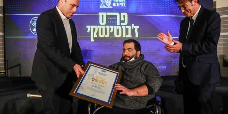 Recepient of Jabotinsky Award honored for 'exemplary display of Zionism'