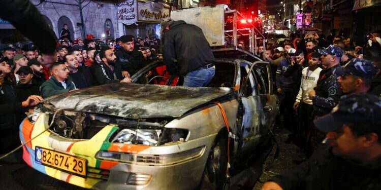 Palestinian security rescues lost Israelis from attempted lynch in Ramallah