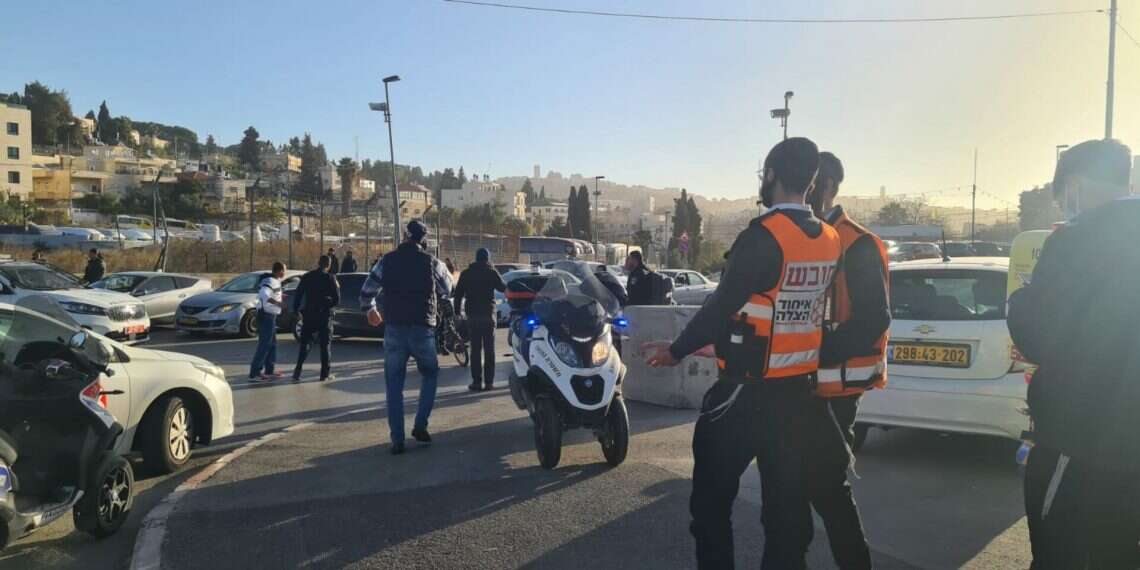 Young mother stabbed in Sheikh Jarrah, teen girl arrested