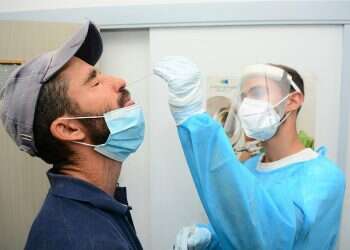 COVID reproduction rate, daily cases rise as Omicron continues to spread