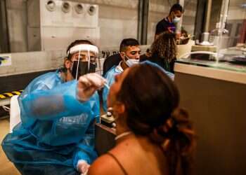 IDF intelligence official: Omicron wave in Israel has started