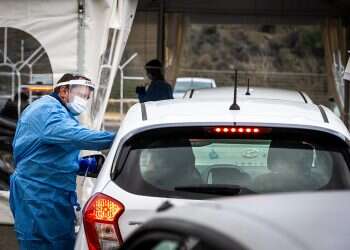 Global daily average of new COVID cases hits record 1M