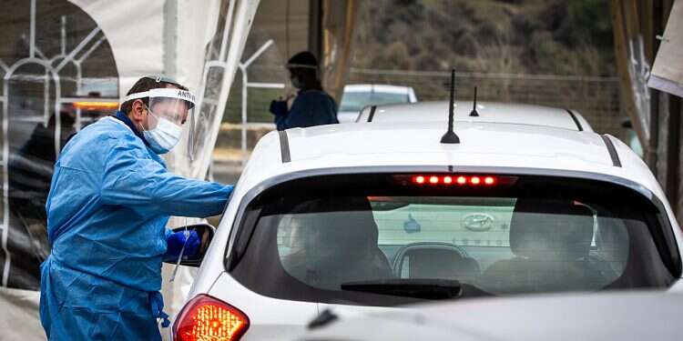 Global daily average of new COVID cases hits record 1M