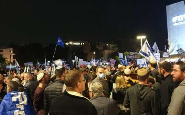 Right-wing protesters blast coalition response to Ra'am members' Hamas ties