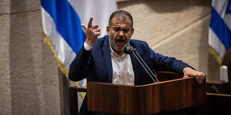 Controversial 'electricity bill' weathers stormy plenum session