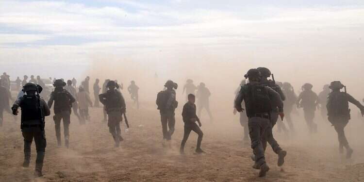 Police officer wounded as Negev Bedouin riots continue