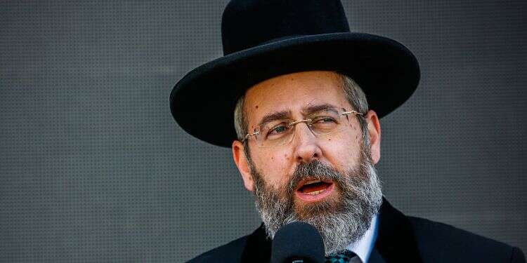 Chief rabbi to take over conversion system
