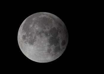 SpaceX rocket booster poised to crash into far side of the moon