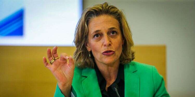 Senior Health Ministry official suing anti-vaxxer for $80,000