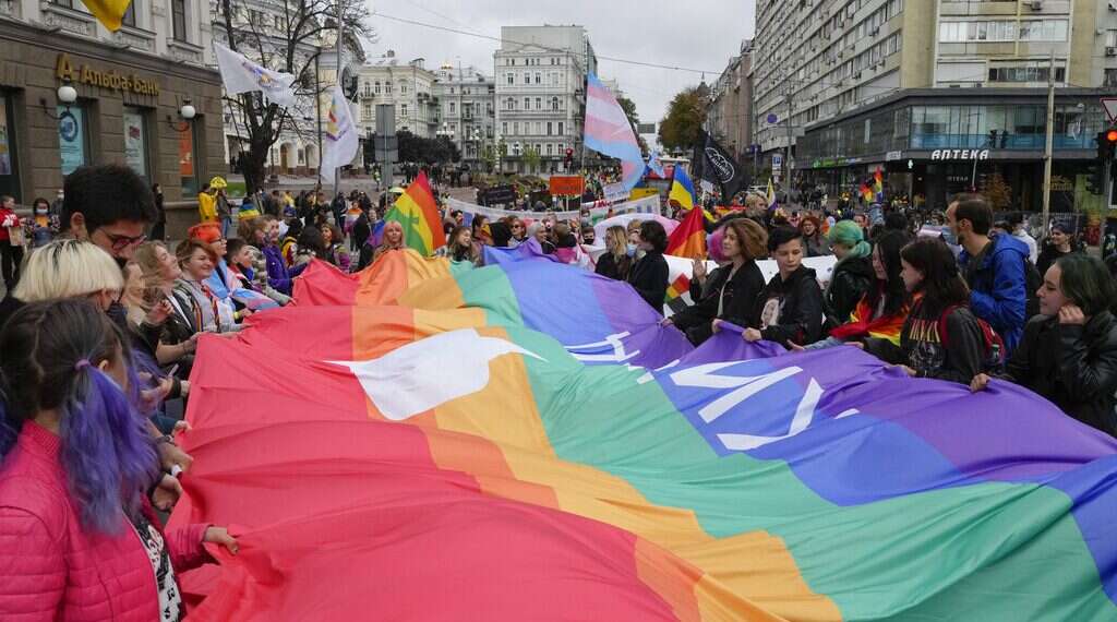Report: Ukrainian LGBTQ activists beat up AWOL Russian soldiers